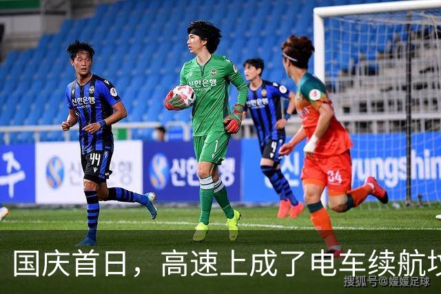 国庆首日，高速上成了电车续航坟场！油车会淘汰的说法不攻自破